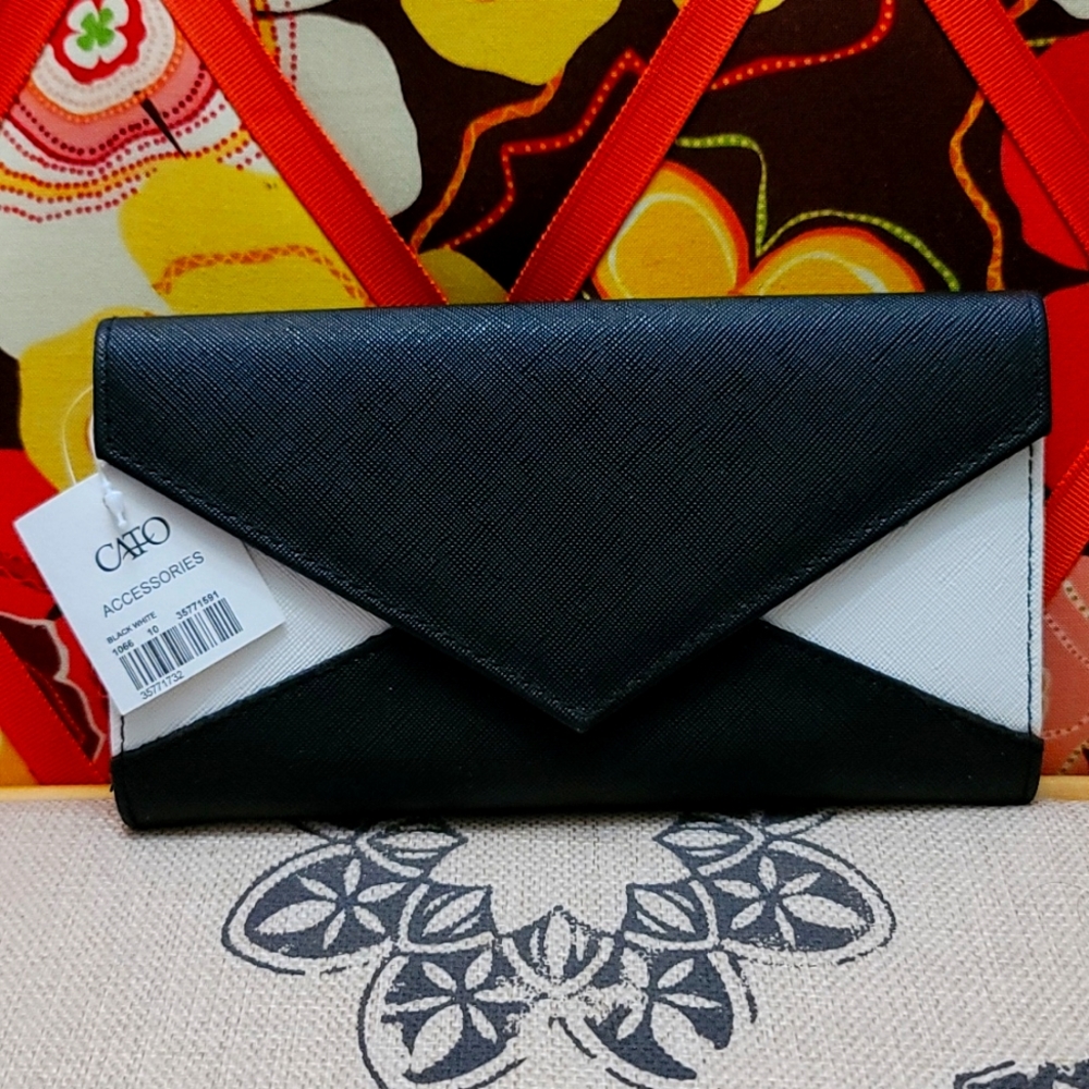 Brand NEW Cato Wallet Black & White Wallet Button Closure